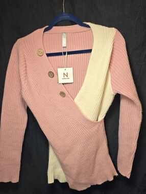 Noracora Pink & Cream V-Neck Ribbed Knit Sweater Coquette Slimfit  - M NWT